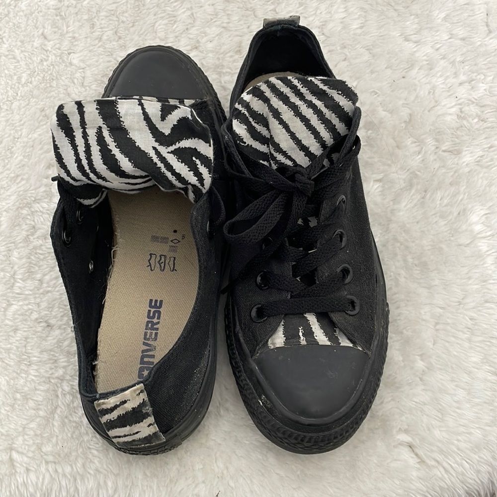 𝅺Converse Low Top Sneakers -> Converse Low Top Sneakers